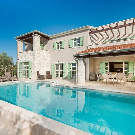 Design And Luxury Villa With Pool Kukci Экстерьер фото