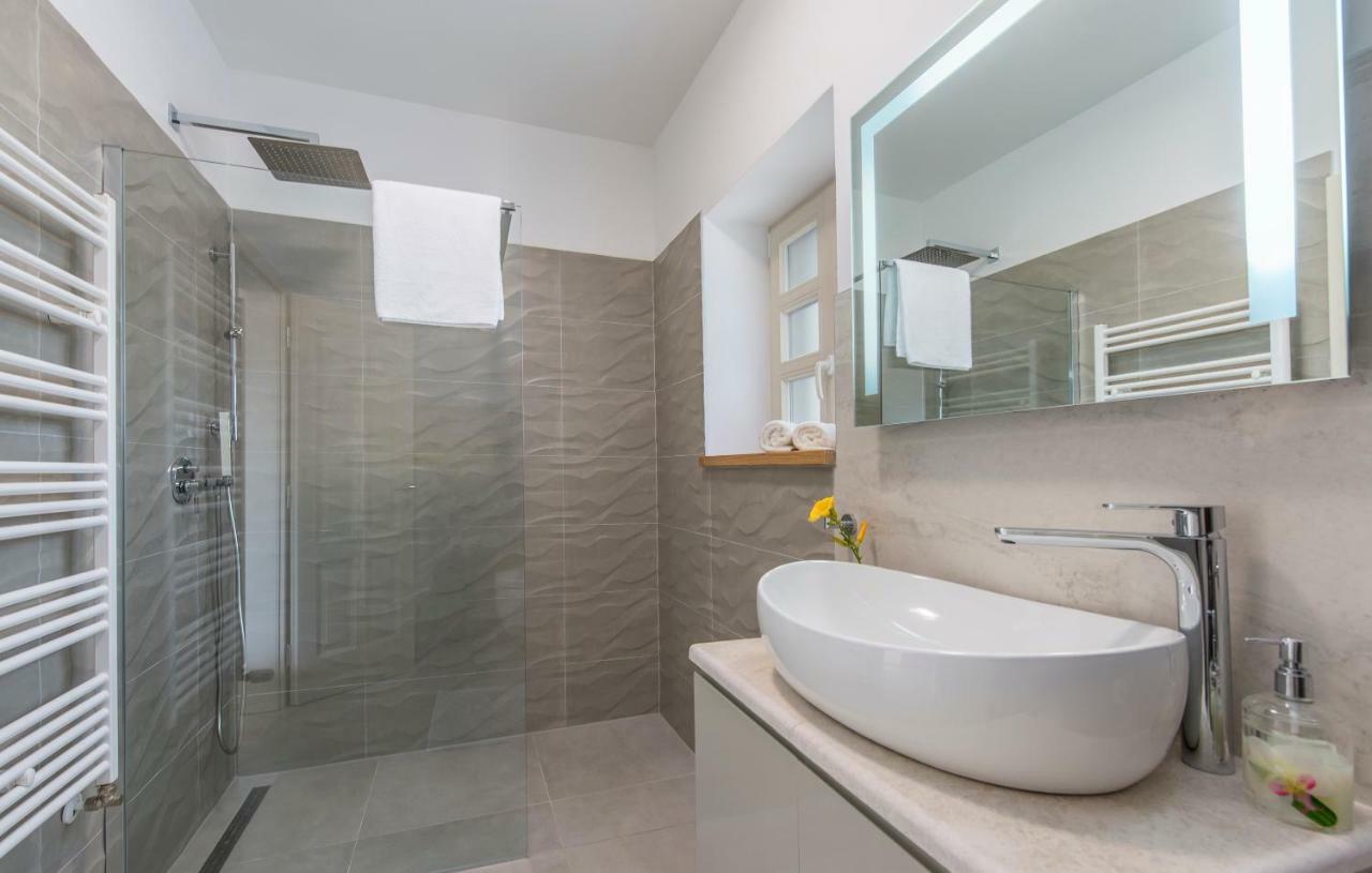 Design And Luxury Villa With Pool Kukci Экстерьер фото