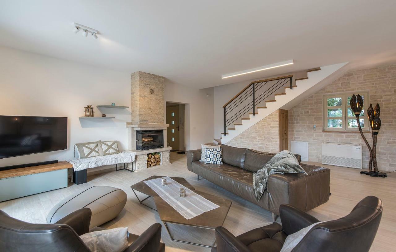 Design And Luxury Villa With Pool Kukci Экстерьер фото
